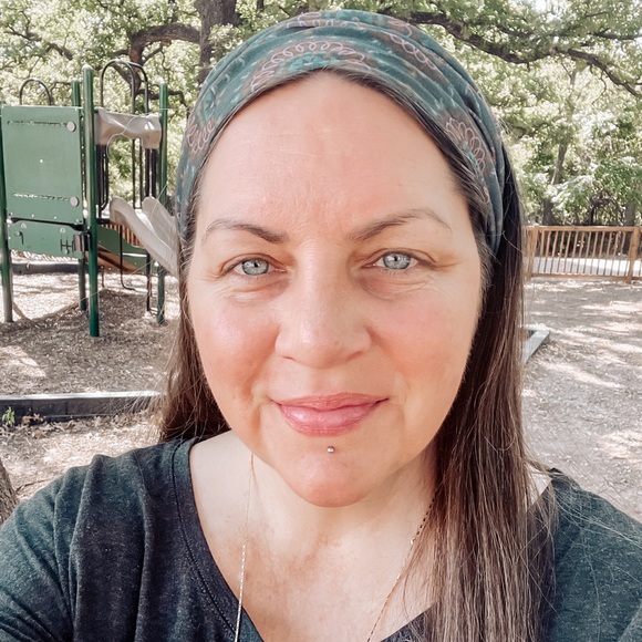 Meet your Posher, Laura - Picture 2 of 8